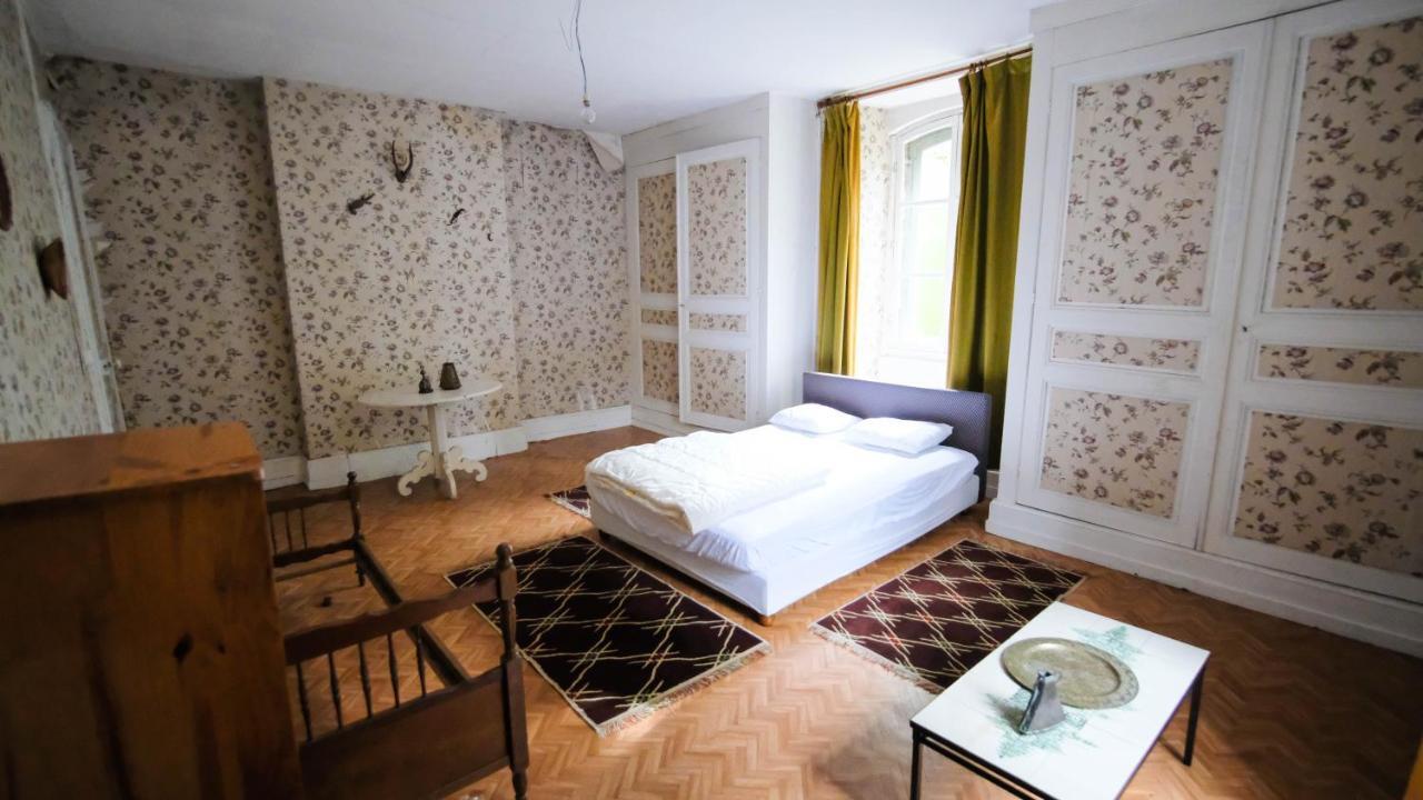 Private Castle With Park - Chateau Guillermo La Moncelle Bagian luar foto
